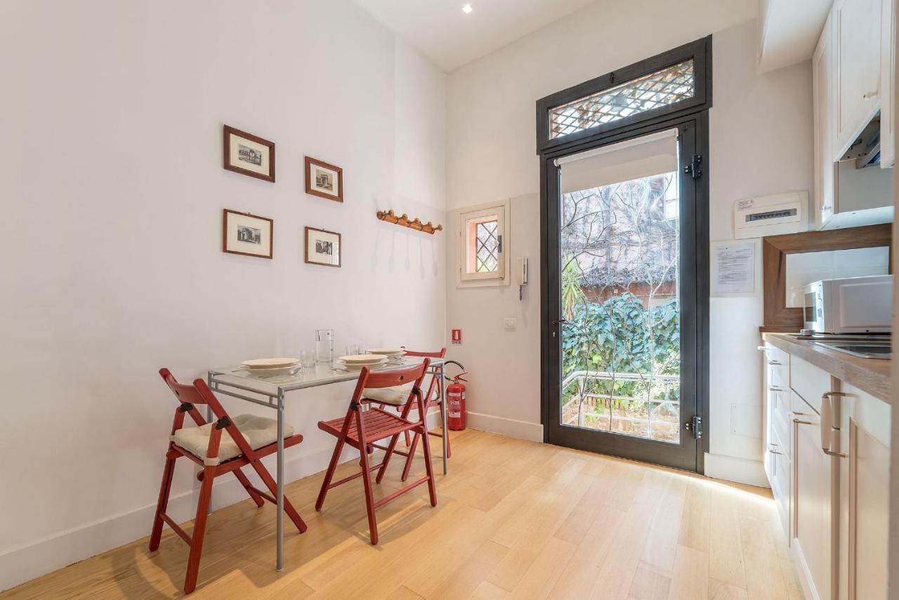 Appartement Domus Claudiae - Fromhometorome Rome
